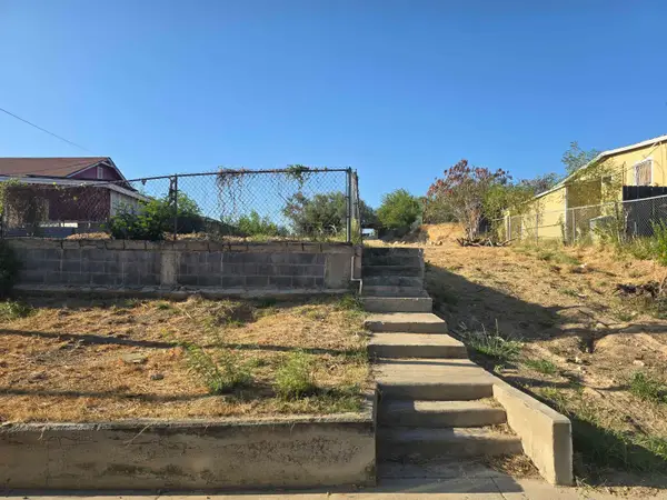 912 OKane St, Laredo, TX 78040