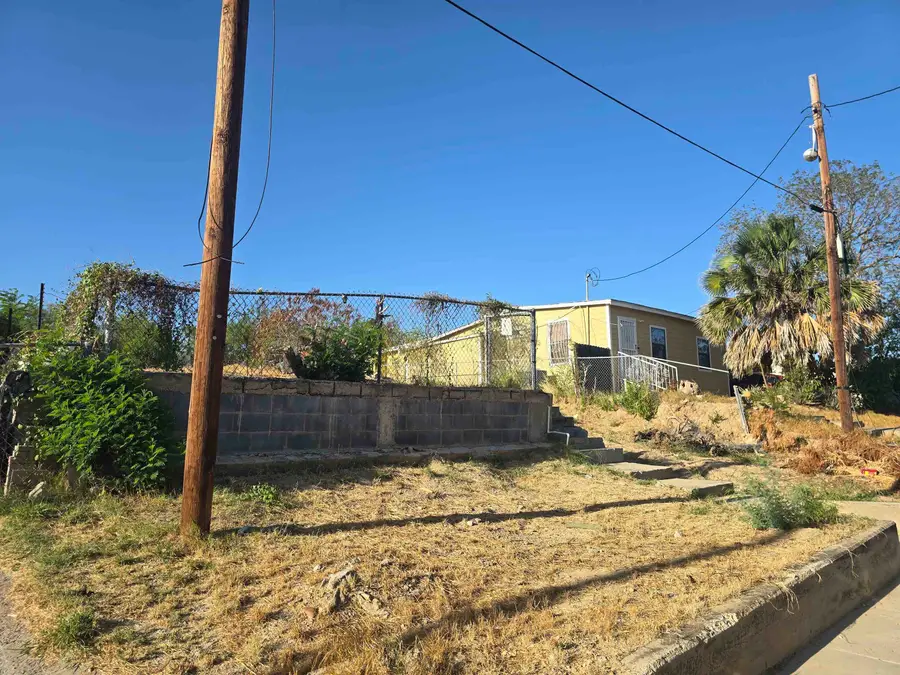 912 OKane St, Laredo, TX 78040 - #3