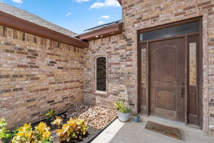 2303 Lake View Dr., Mission, TX 78572 - #2