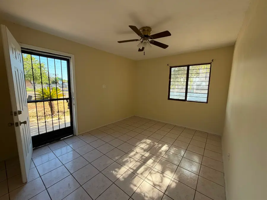 3502 Guadalupe St, Laredo, TX 78043-3827 - #2