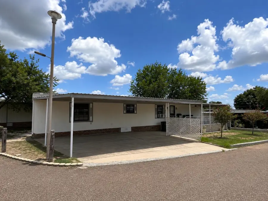 102 Autumn Ln., Zapata, TX 78076 - #2