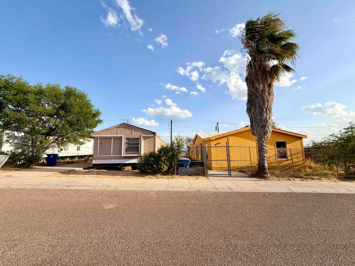 6009 Balcones Dr, Laredo, TX 78046 - #1