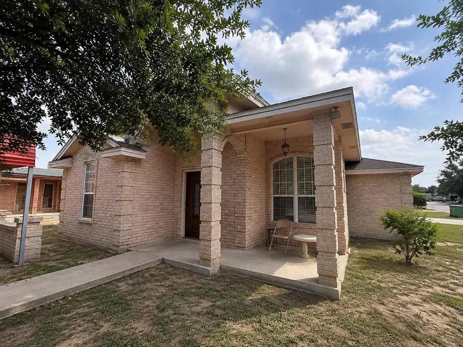 1902 Delmar St., Zapata, TX 78076 - #3