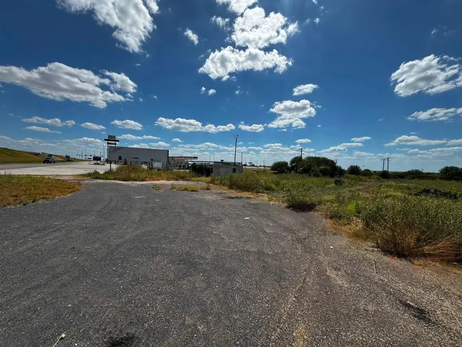 251 N IH-35, Pearsall, TX 78061 - #2