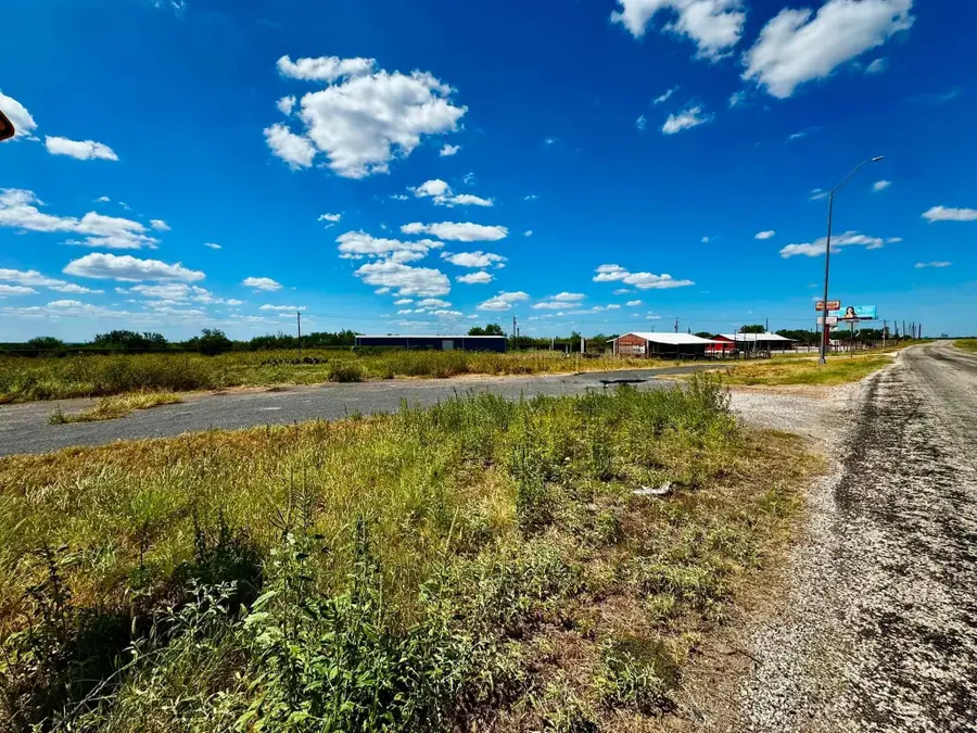 251 N IH-35, Pearsall, TX 78061 - #3