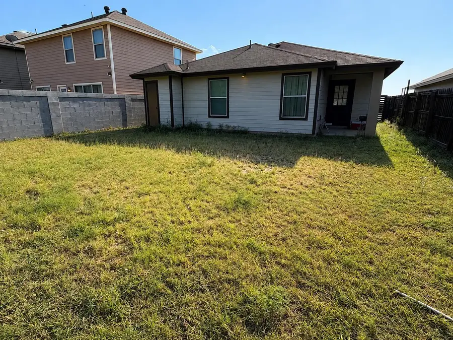 3623 Jose C Santos Dr, Laredo, TX 78046 - #2