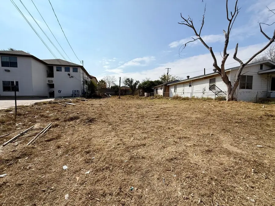1003 Lyon St, Laredo, TX 78040 - #2