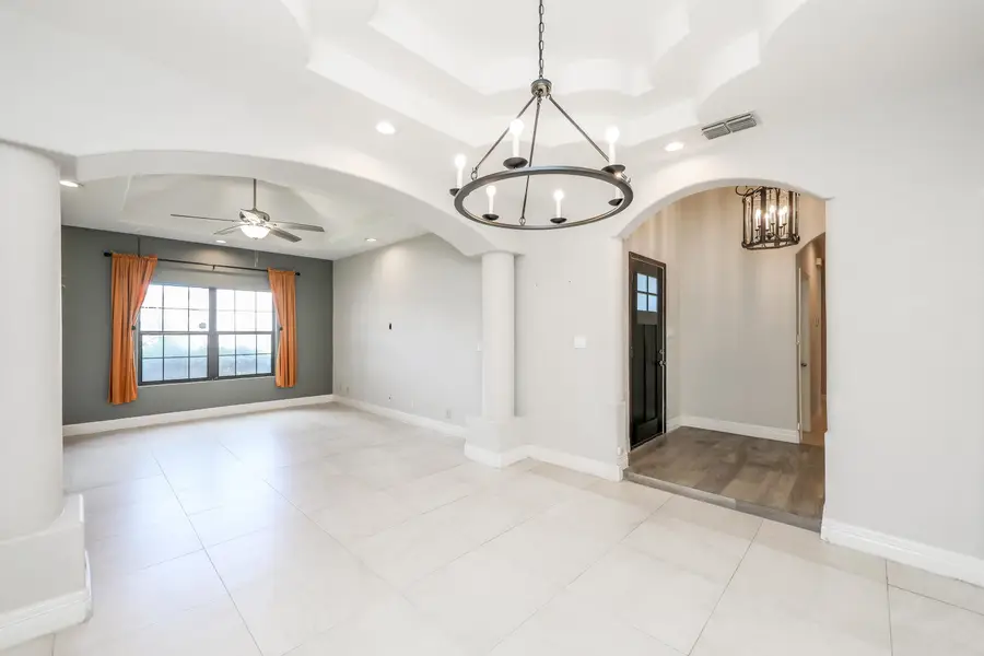 216 Newcastle Dr, Laredo, TX 78045 - #2