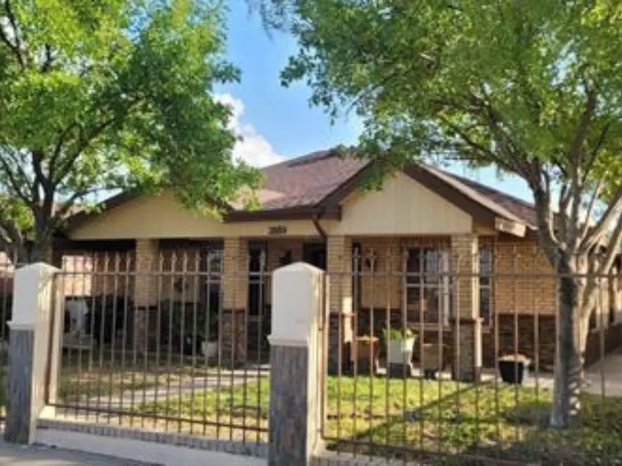 2889 Siwel St., Eagle Pass, TX 78852 - #2