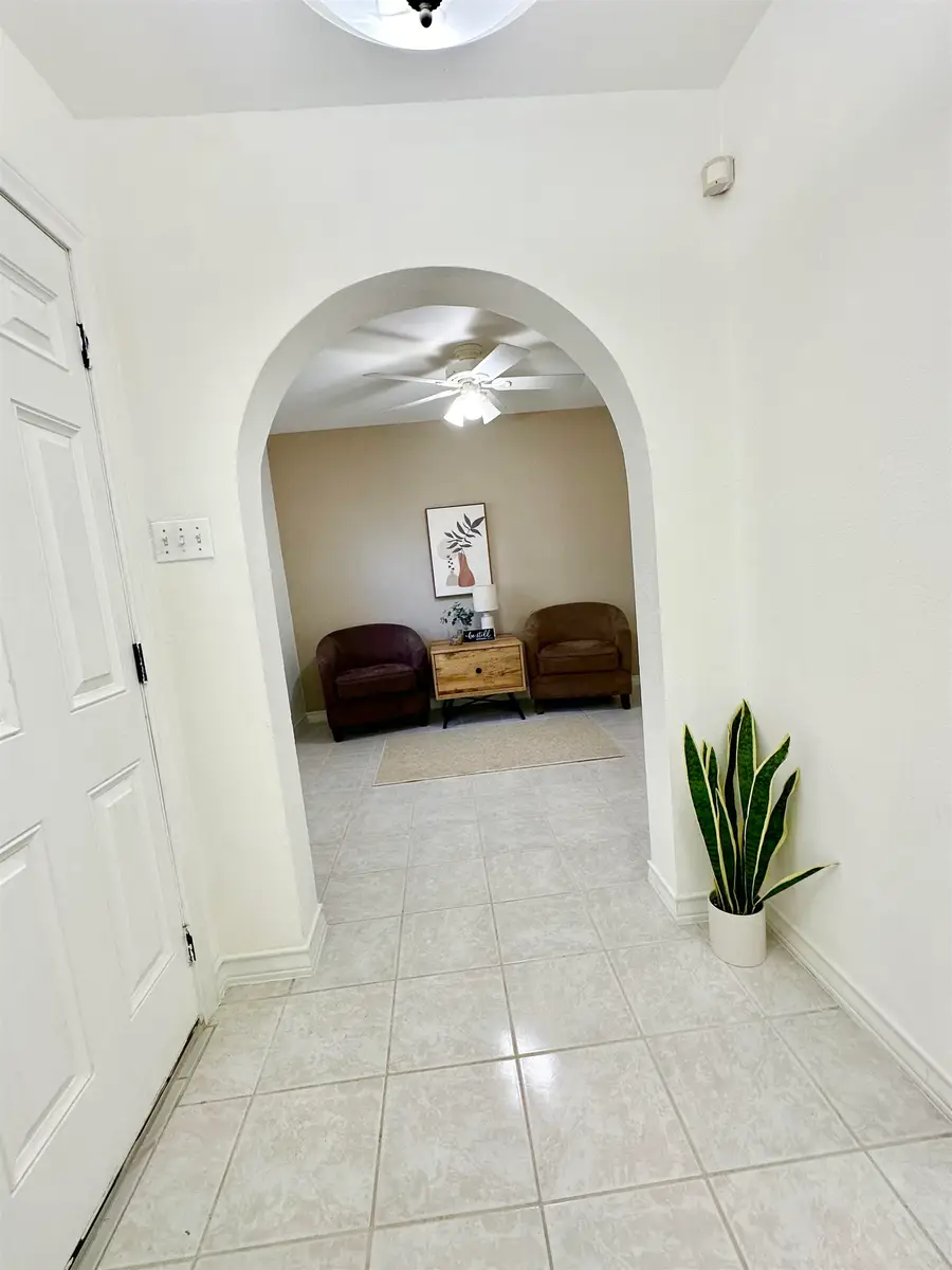 142 Salamanca Ave, Laredo, TX 78046-8406 - #3