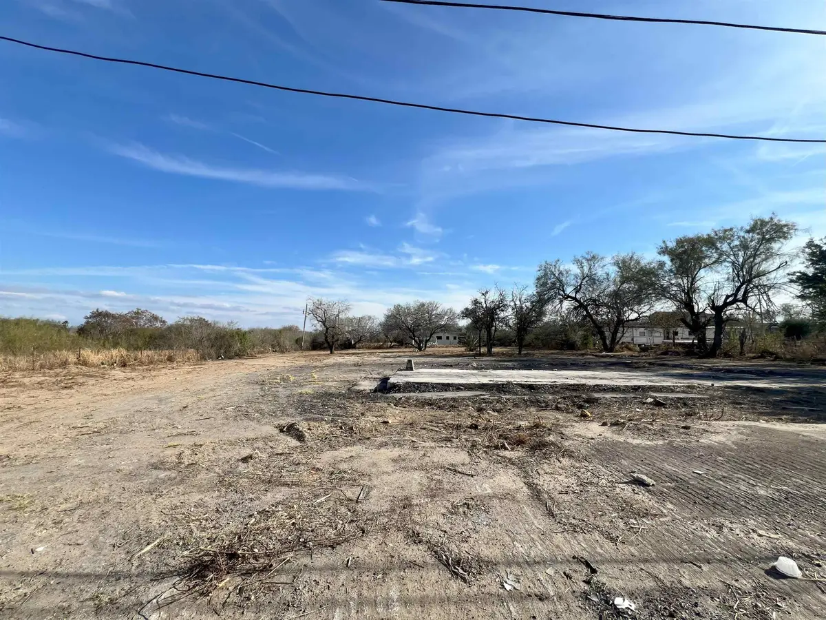 706 E 11th Ave, Zapata, TX 78076 - #1