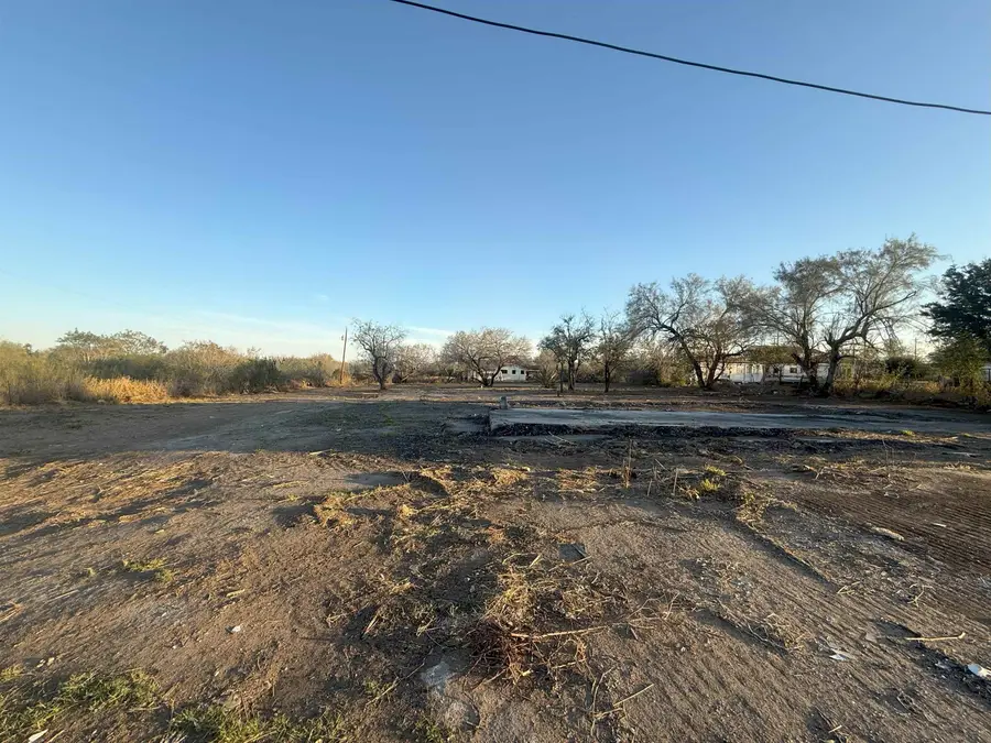 706 E 11th Ave, Zapata, TX 78076 - #2
