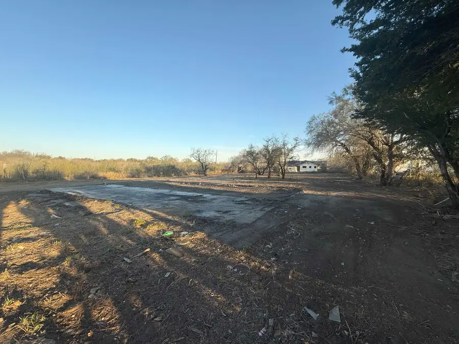 706 E 11th Ave, Zapata, TX 78076 - #3