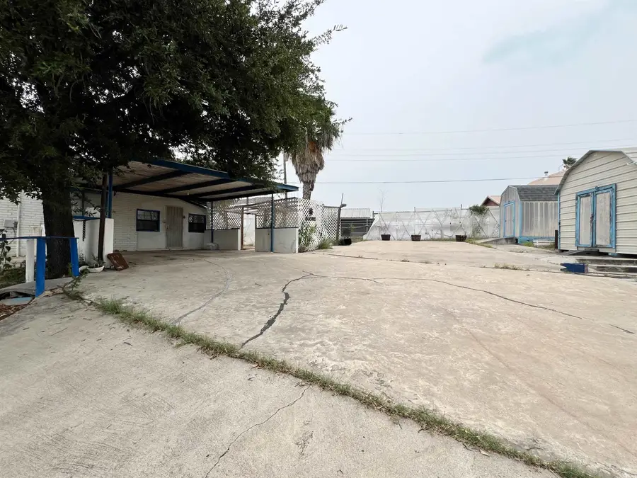 248 E Park Dr, Zapata, TX 78076 - #3