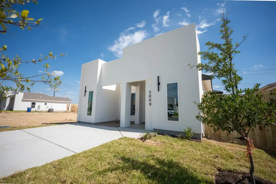 5009 Carambola Ln., Laredo, TX 78046 - #2