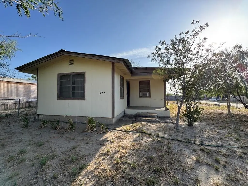 802 Fresno St., Zapata, TX 78076 - #1