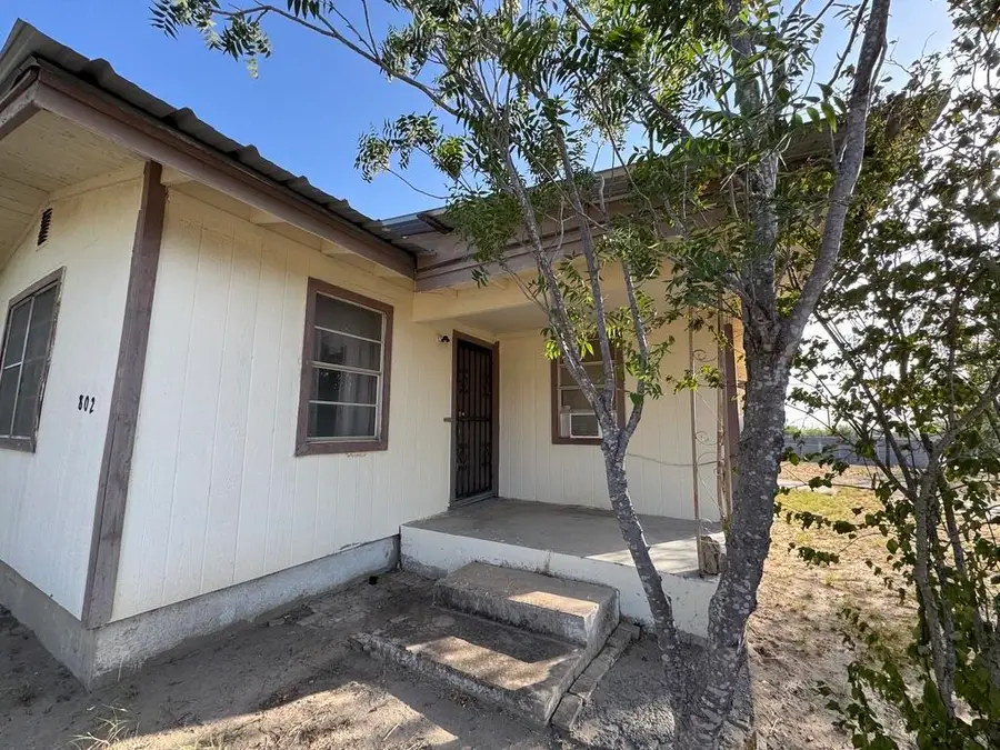 802 Fresno St., Zapata, TX 78076 - #3