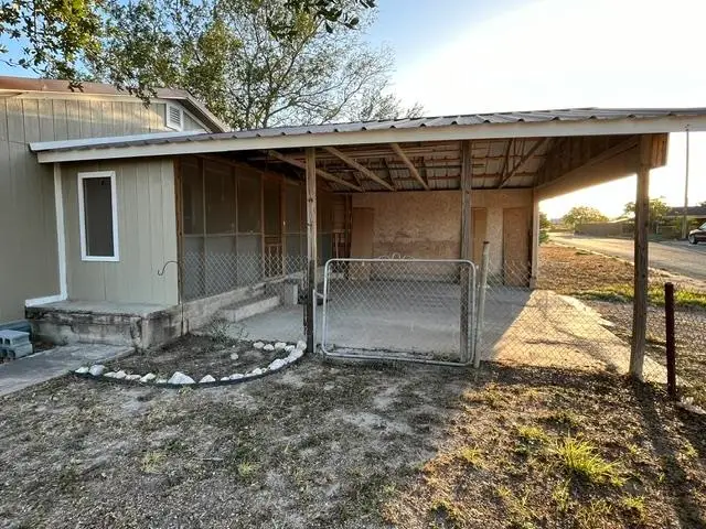 209 N 2nd St, Freer, TX 78357 - #2