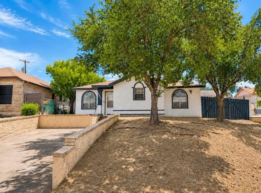 3803 S Lost Creek Lp, Laredo, TX 78046 - #3