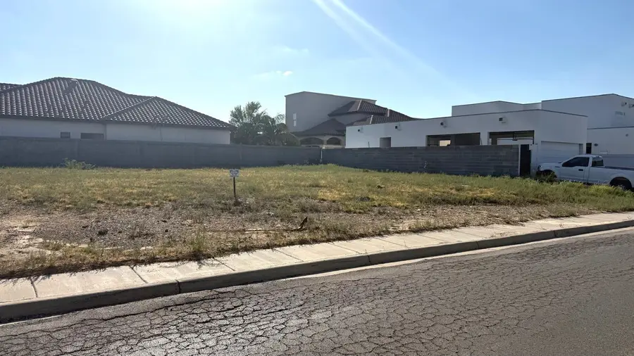 2920 Dickinson Dr, Laredo, TX 78041 - #3