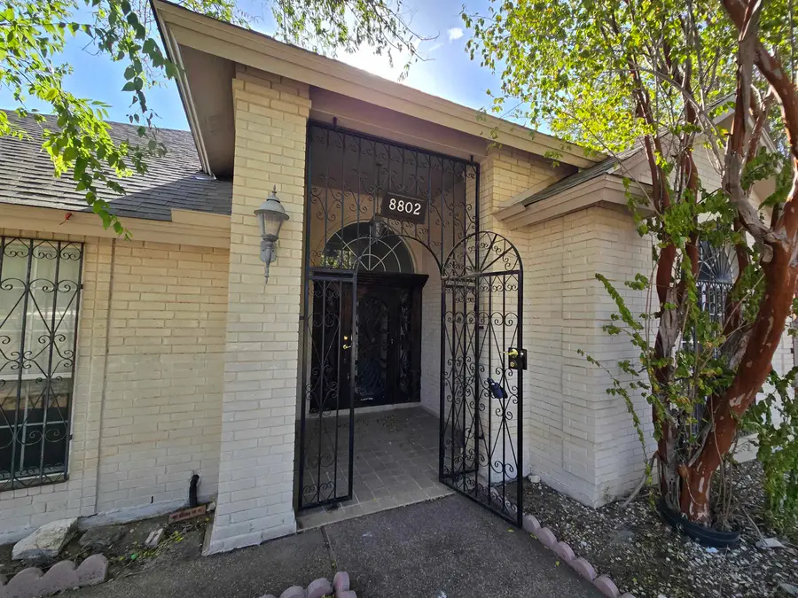 8802 Crossview Lp, Laredo, TX 78045 - #2