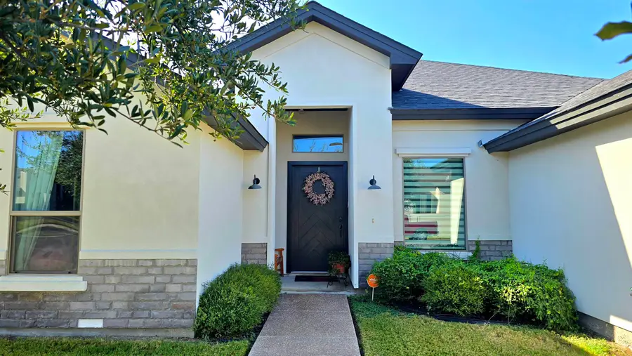 2413 Ken Kesey Dr., Laredo, TX 78041 - #2