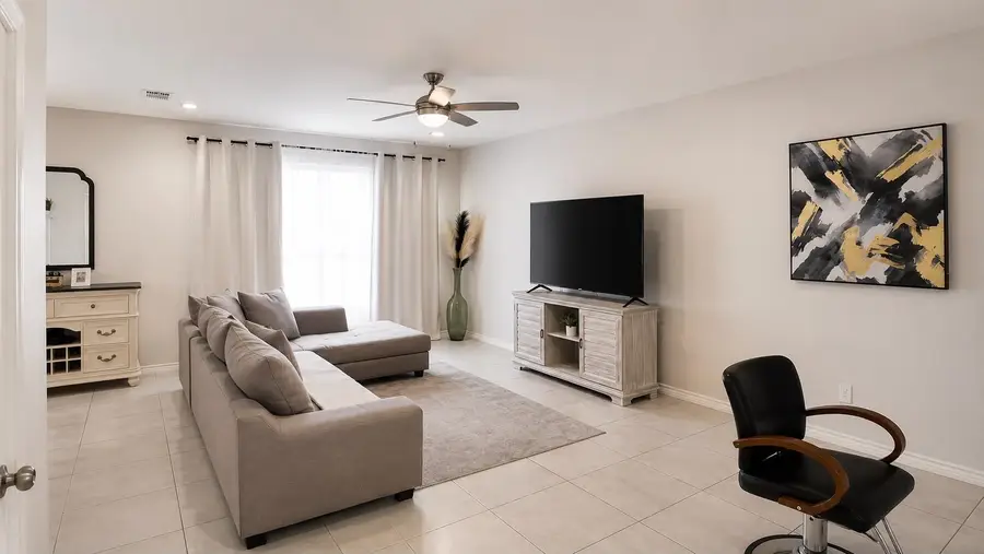 711 Solaz Dr., Laredo, TX 78045 - #3