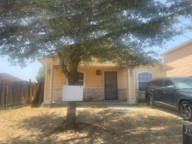 4736 Loma Vista Dr, Laredo, TX 78046 - #1