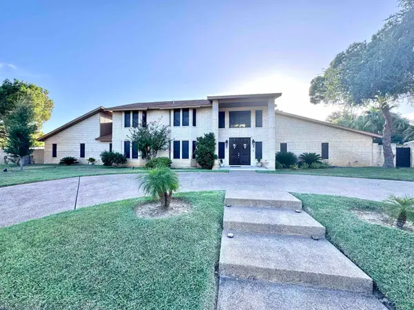 320 Merlin Rd, Laredo, TX 78041
