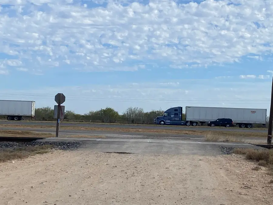 006 Ranch Rd, Encinal, TX 78019 - #2