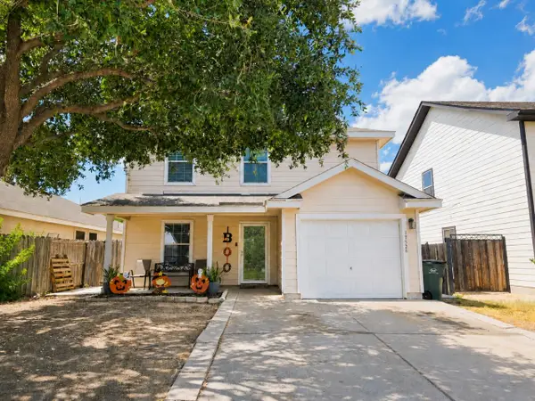 17526 College Port Dr, LAREDO, TX 78045