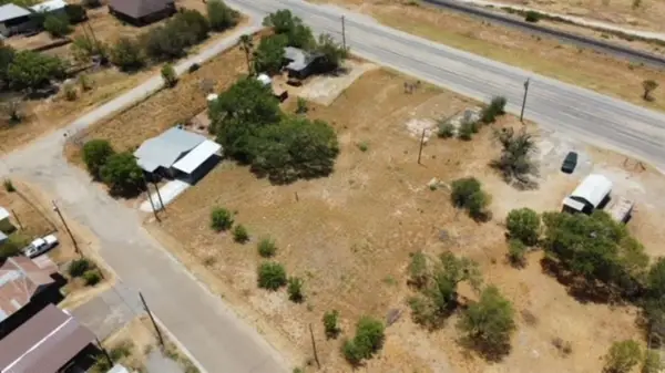 507 Fresno St., Encinal, TX 78019