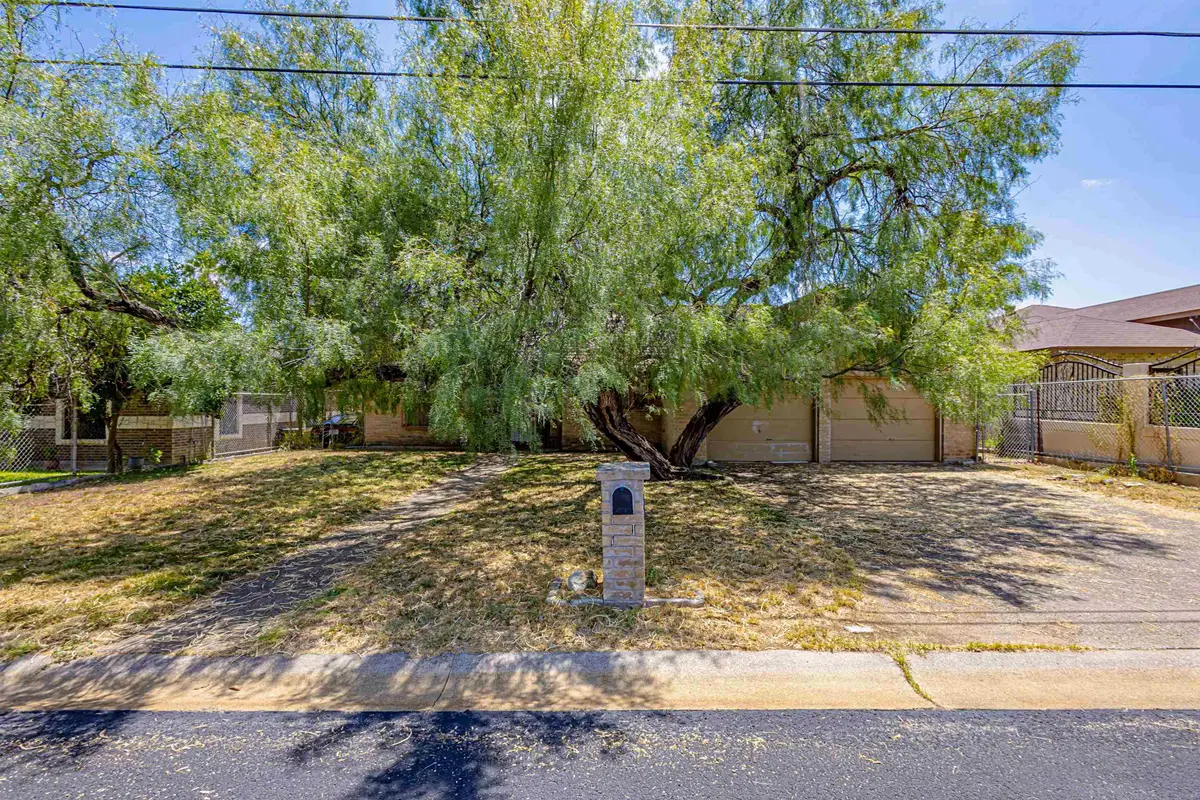 2017 Willow St, Laredo, TX 78043 - #1