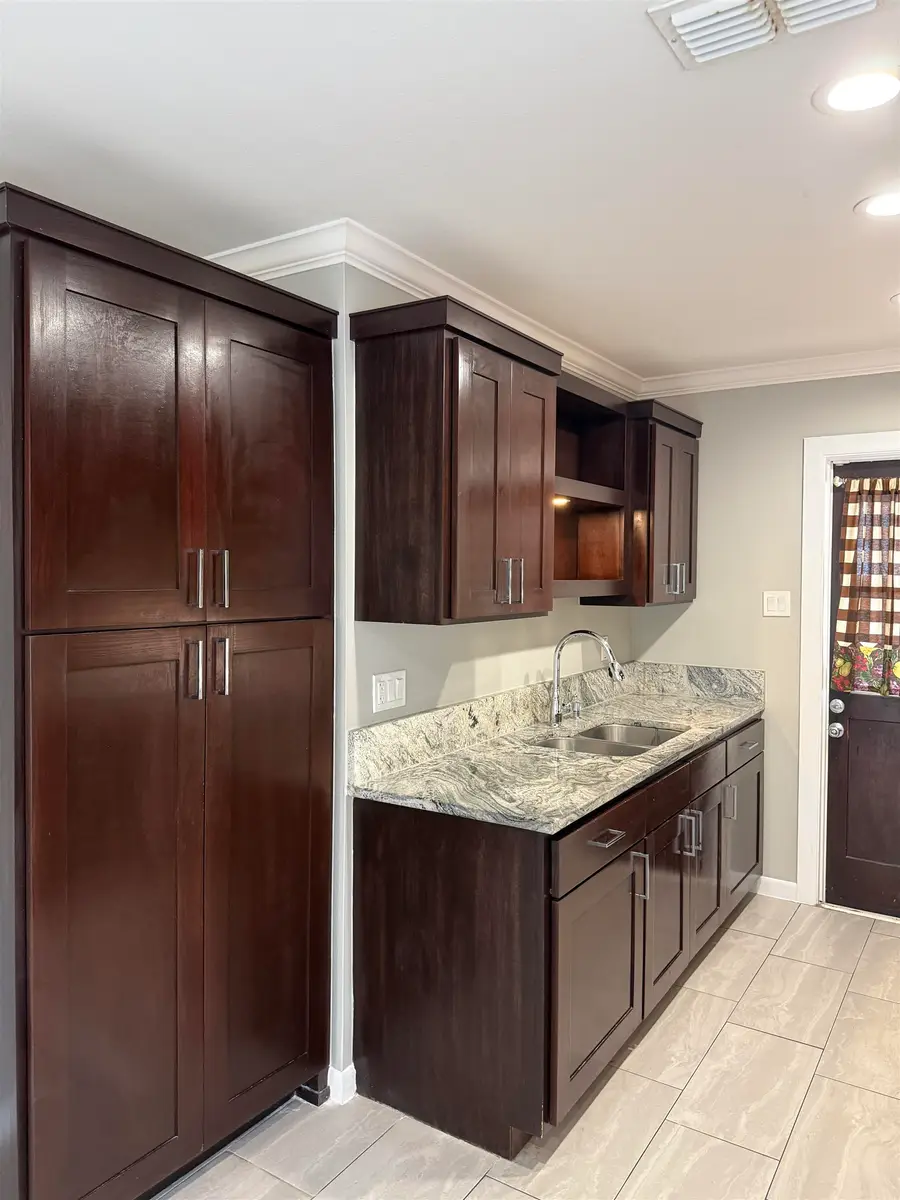 425 Berkley Rd, Laredo, TX 78045 - #3