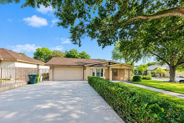 2420 Stewart St, Laredo, TX 78043