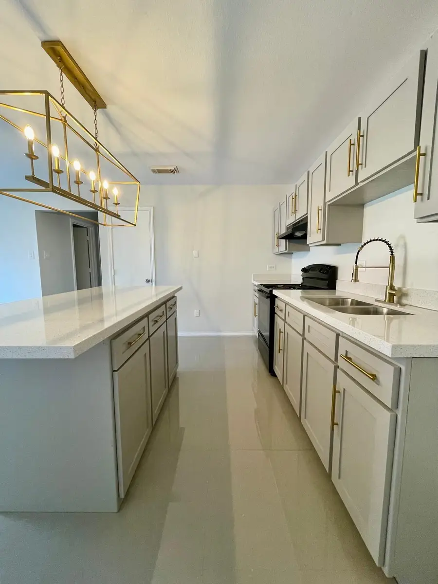 355 Ocean Dr, Laredo, TX 78043 - #3