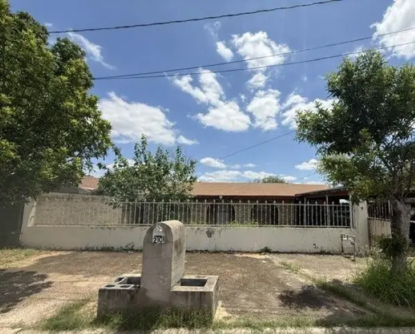 2101 N Smith Ave, Laredo, TX 78043