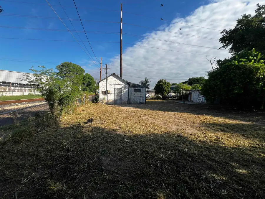 1819 Alamo St, Laredo, TX 78040 - #2