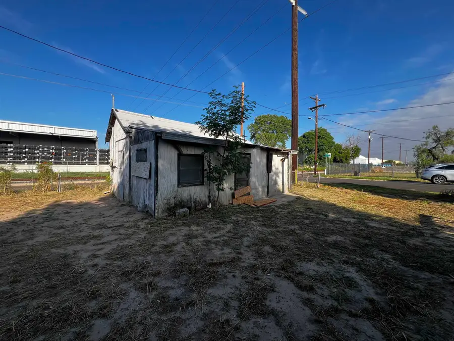 1819 Alamo St, Laredo, TX 78040 - #3