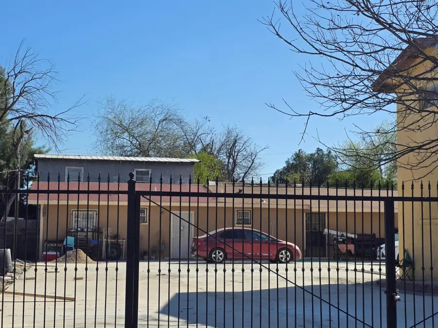319 Hidalgo St, Laredo, TX 78043-5141 - #2