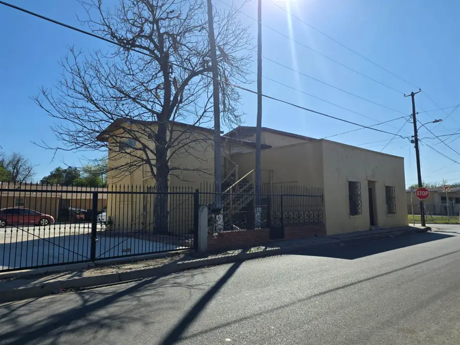 319 Hidalgo St, Laredo, TX 78043-5141 - #3