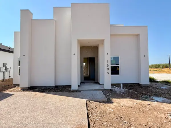 1605 Secretaria Ln., LAREDO, TX 78046