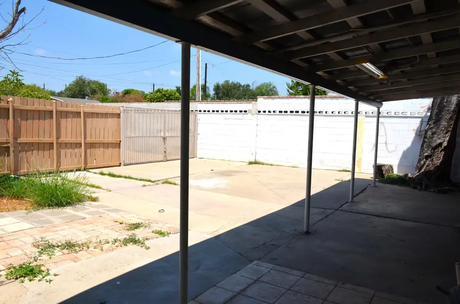 2004 Piedra China St, Laredo, TX 78045 - #3