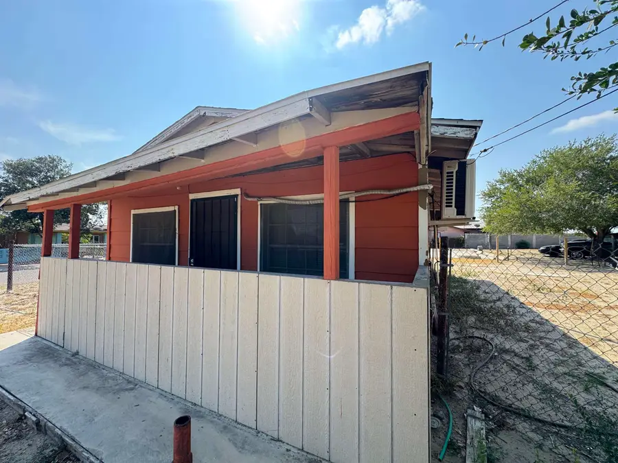 509 Glenn St, Zapata, TX 78076 - #3