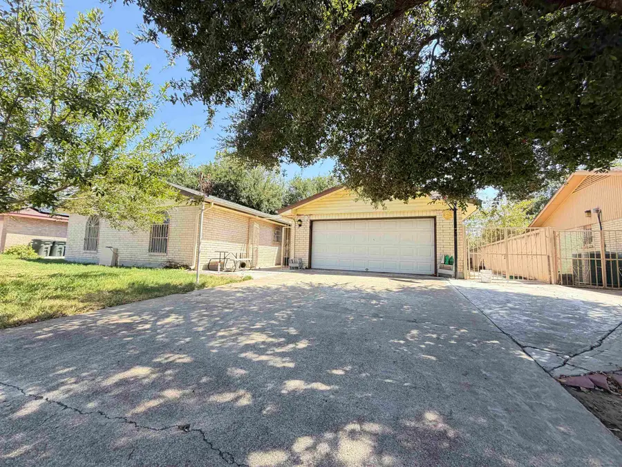 145 Kentucky St, Laredo, TX 78041 - #2