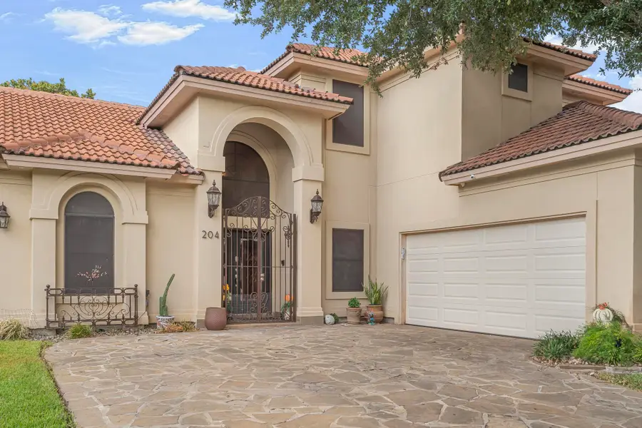 204 Flathead Lake Dr, Laredo, TX 78041-1933 - #3