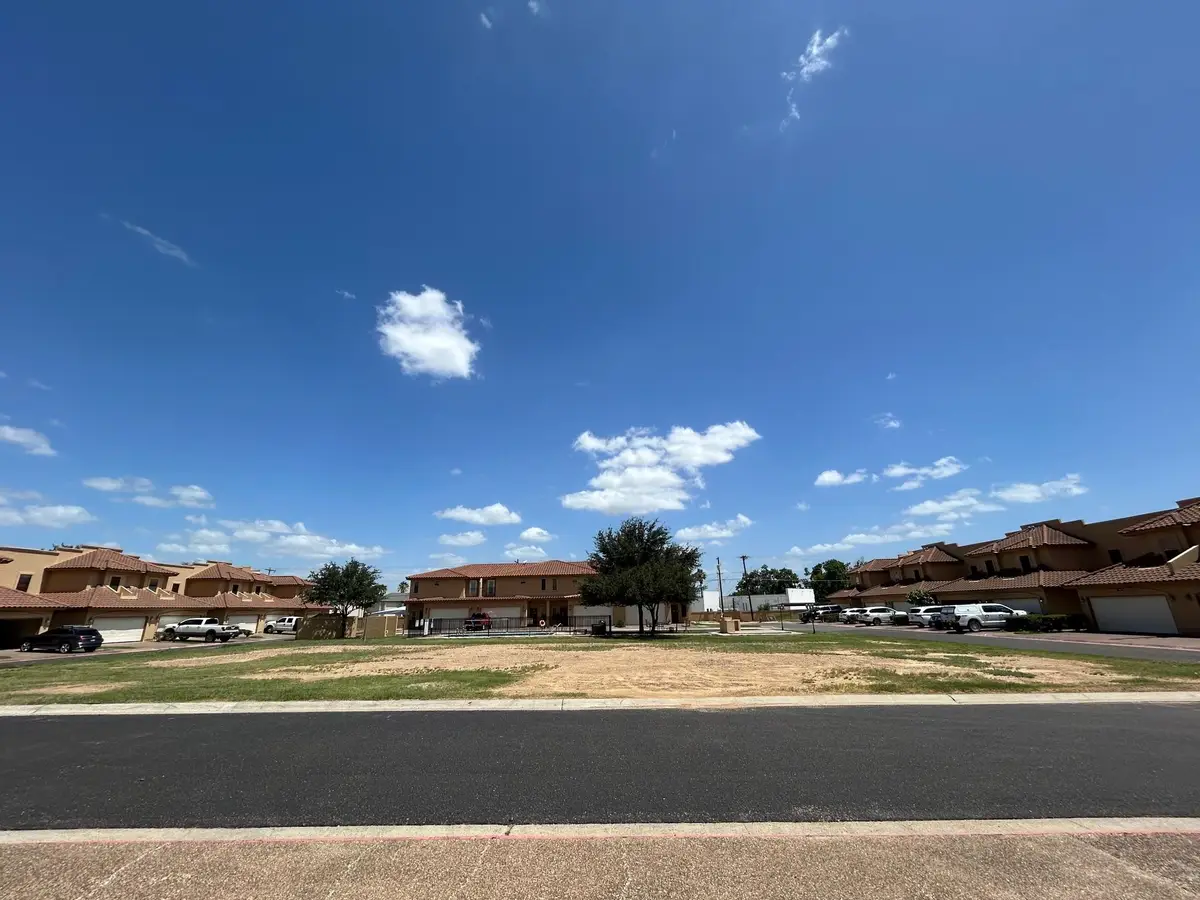 707 St James Dr, Laredo, TX 78041 - #1