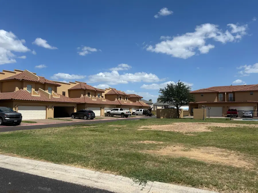 707 St James Dr, Laredo, TX 78041 - #2