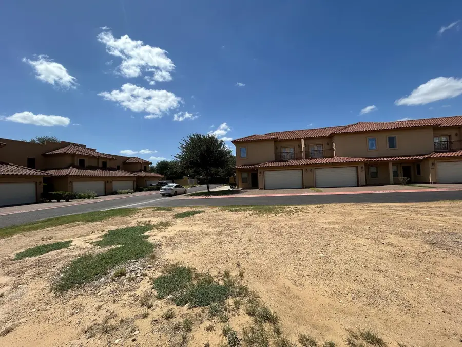 707 St James Dr, Laredo, TX 78041 - #3