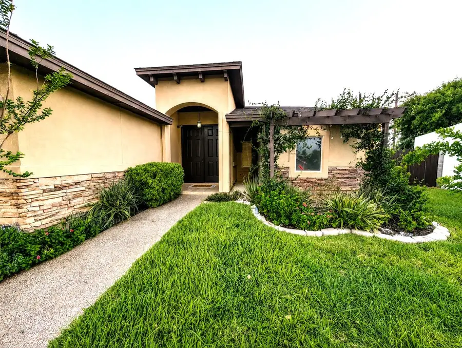 11022 Winburn Dr, Laredo, TX 78045 - #2
